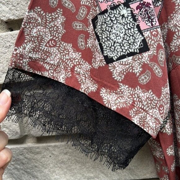 Vero Moda Abstract Print Short Sleeve Shirt with Lace Sleeve Trim Sz L - Picture 2 of 8